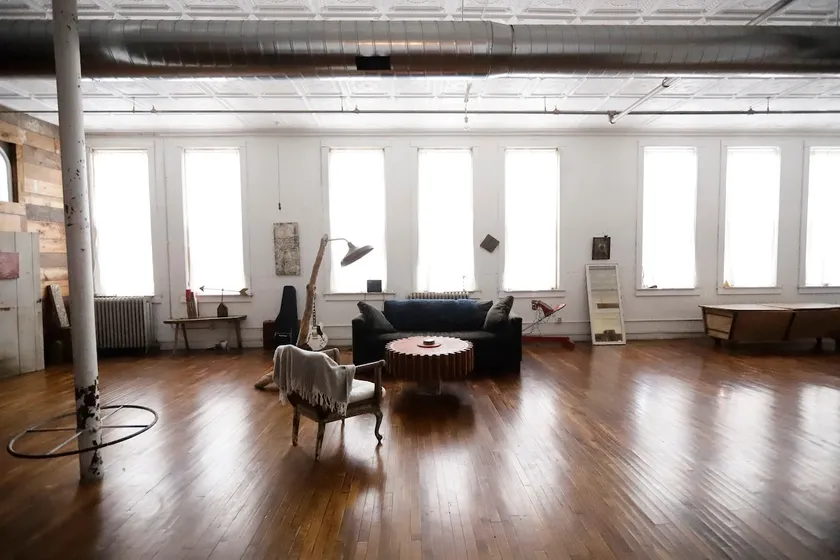 Creative Retreat w/ 14ft Ceilings + River Views - Image 1