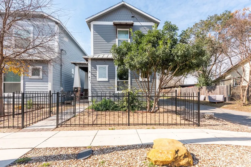Cozy Modern Haven Get out to the Pearl/River/Alamo - Image 1