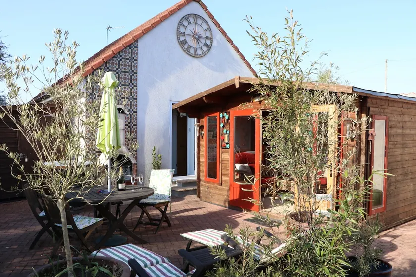 Private Self-catered 2 Bedroom Annex & Summerhouse - Image 1