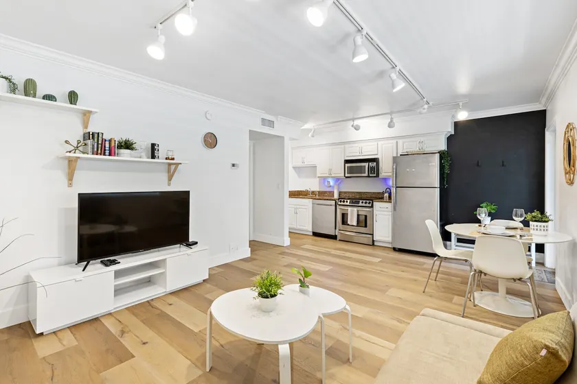 Charming Apartment near Las Olas Blvd - Image 1