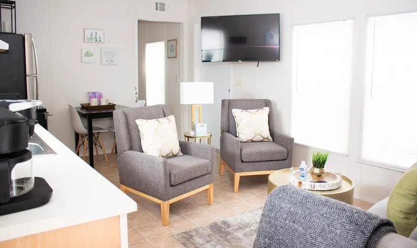 110 - Work Crews Welcome! 2/1 mobile home, Wifi - Image 1