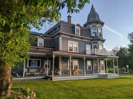 2 bedroom Nook - Victorian Home. Apt. #3 - Image 1