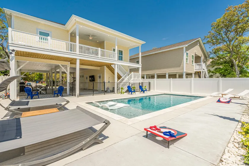 NEW HOME*STEPS TO BEACH*SLEEPS 22 PPL*PRIVATE POOL - Image 1