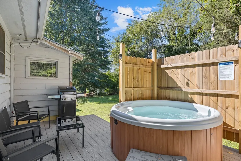 Hot Tub, King Bed, Grill, Fire Pit, Close to AVL - Image 1