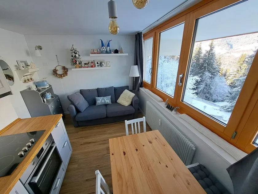 Mini apartment on the slopes with a view - Image 1