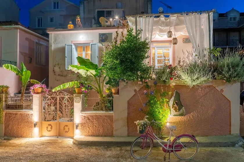 Flowers in the city - Elegant Home in Argostoli - Image 1
