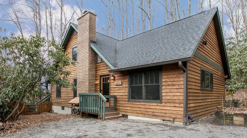 Magical Mountain Cottage with Backyard Stream - Image 1
