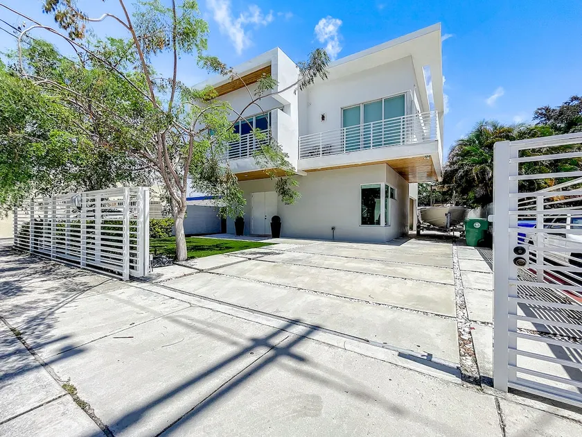 Contemporary Home in the heart of Miami - Image 1