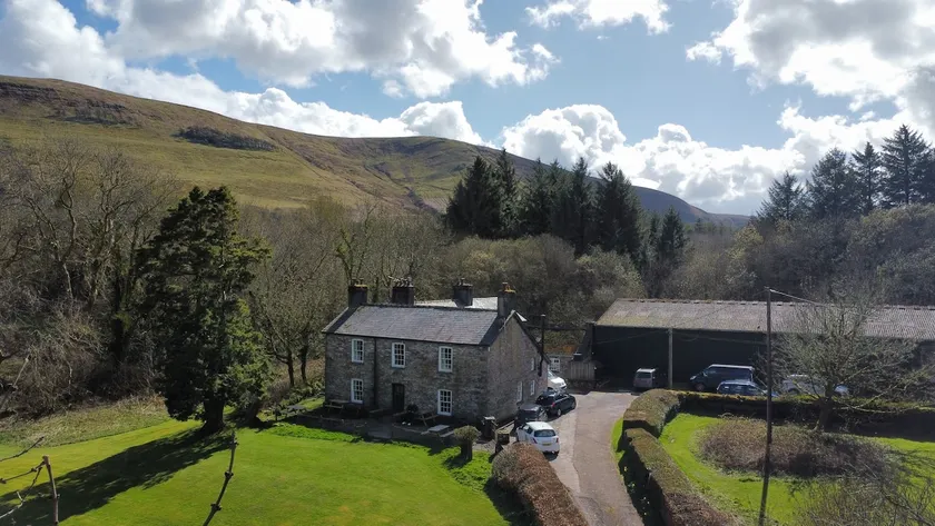 Forest Lodge Farmhouse, group accommodation for 24 - Image 1