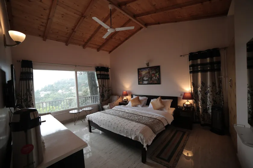 Luxury Suite w/ FastWiFi Badrika Cottages Homestay - Image 1