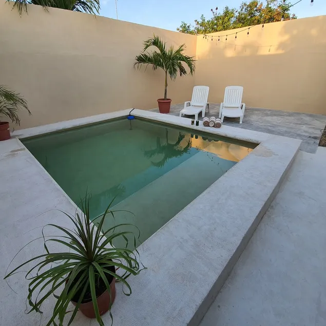 Comfortable house with a swimming pool and a very good location - Image 1