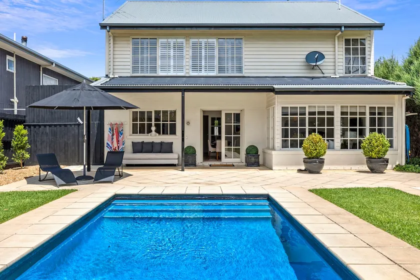 Bella Vista Retreat With Pool 950m to Beach - Image 1
