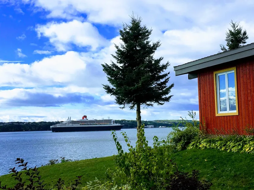 Home hotel – Cap à L'Île, river and spa - Image 1