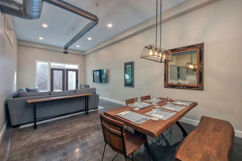 Bright Modern Loft for Adventurers - Image 1