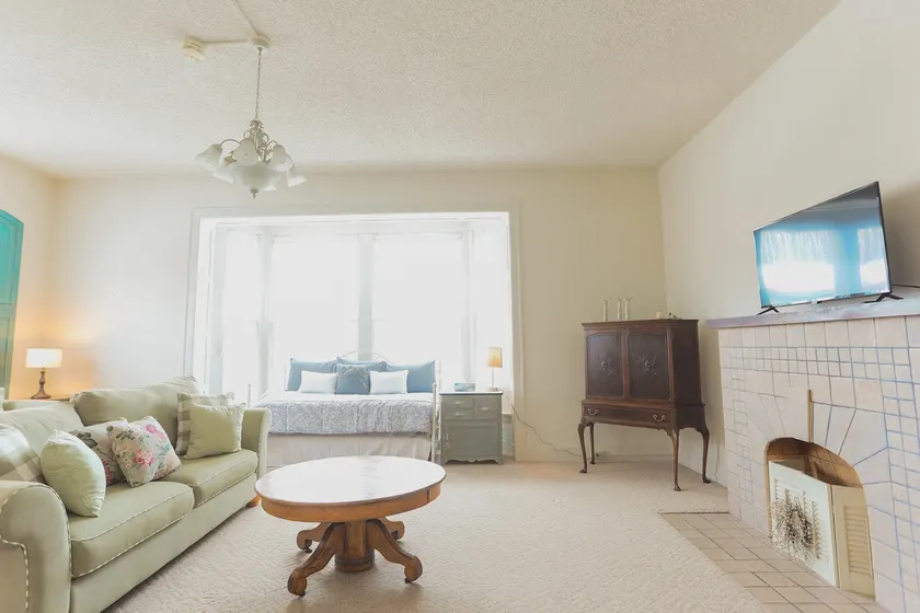 3BR Apt Downtown for Families & Group near Ski - Image 1