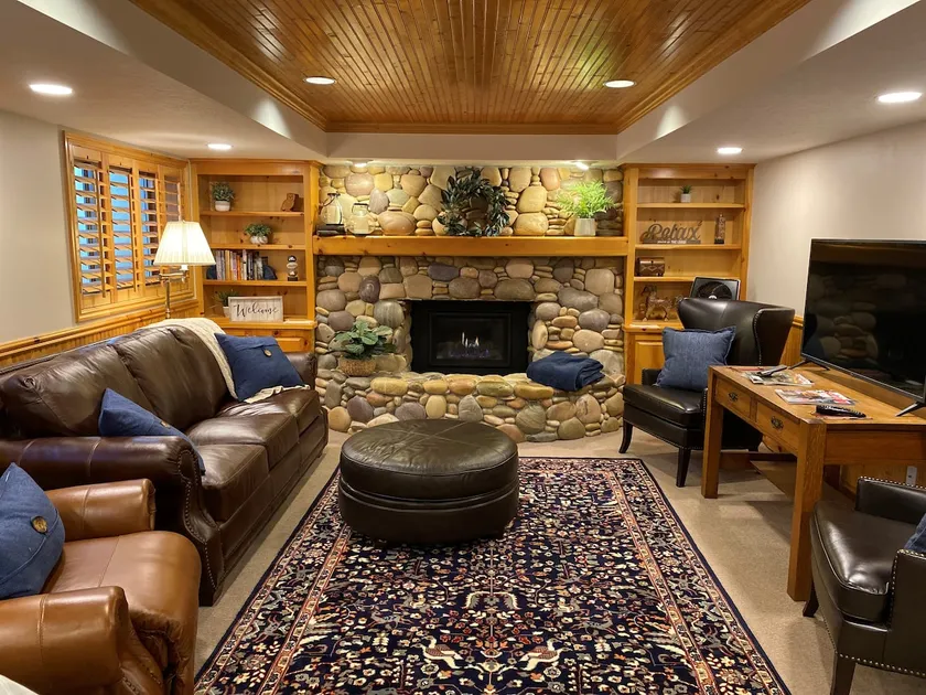 Luxury Ski Retreat by Canyons: Spacious, Cozy, Fun - Image 1
