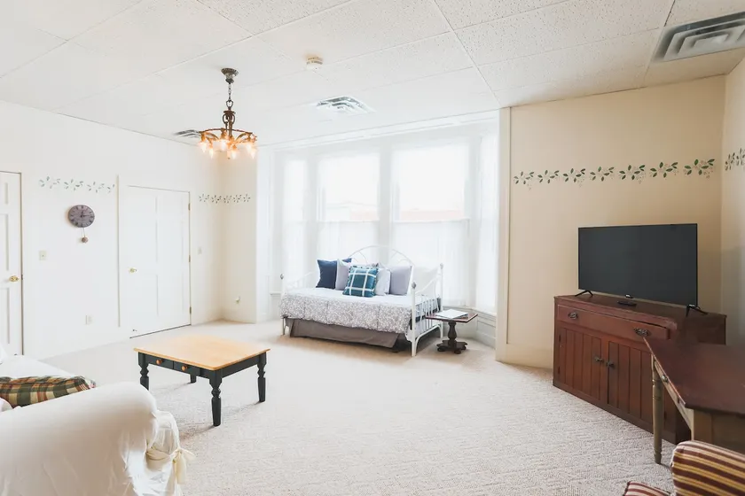 Sleeps 5, 1BR Apt Downtown near Ski Resort - Image 1