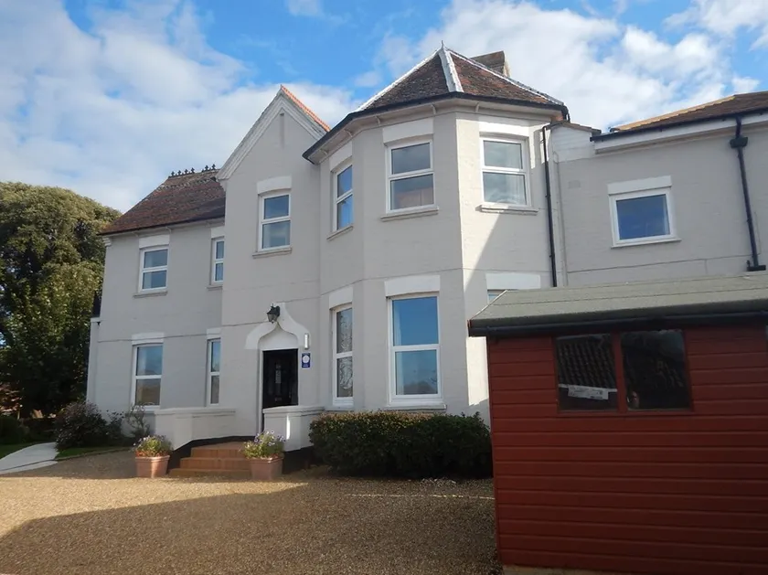 10 bedroom House on the Western tip of the IOW - Image 1