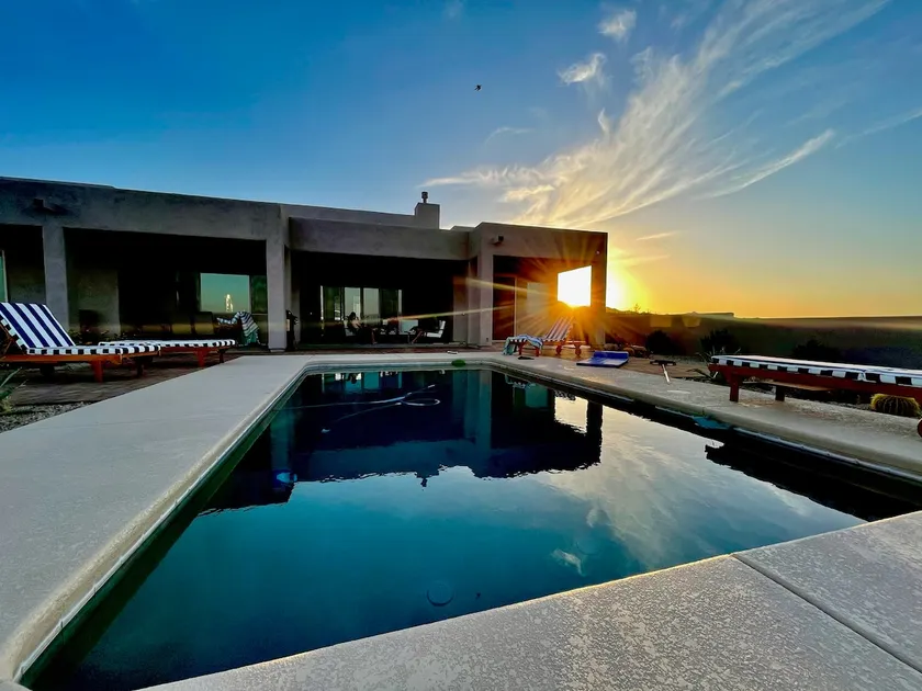 Contemporary Desert Getaway - Image 1