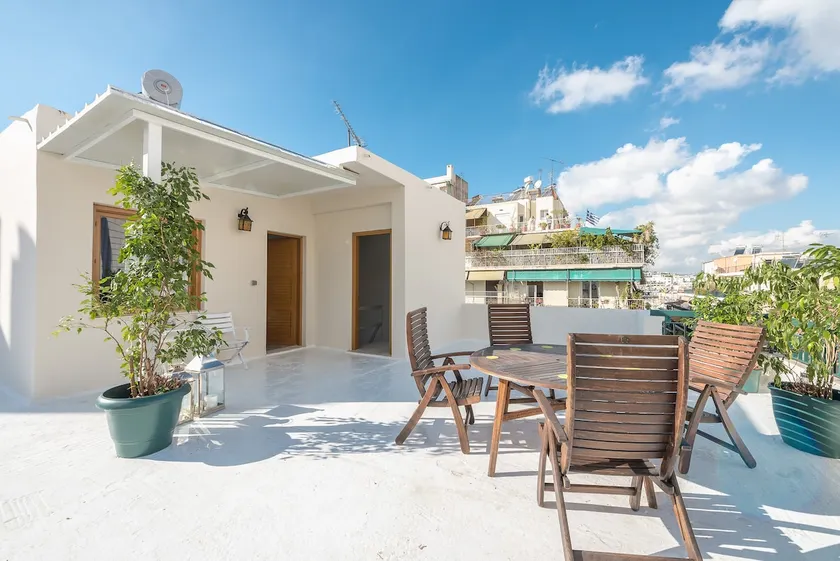 Blue Sky House In Athens - Image 1