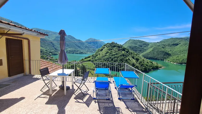 Amazing Lake View - Image 1