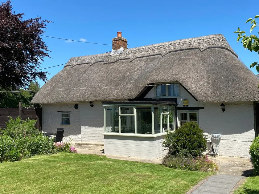 Thatch Cottage, East Boldre nr Beaulieu and Lymington - Image 1