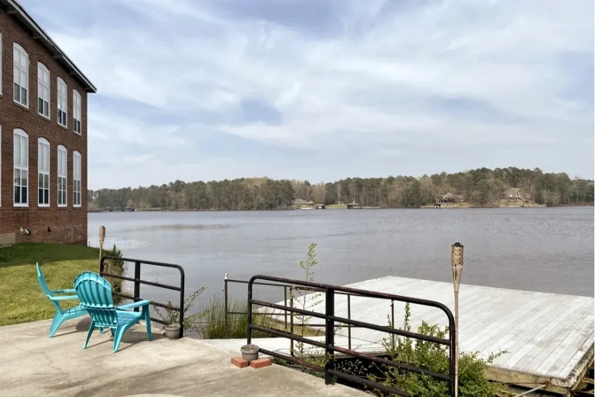 Luxury Lakefront Dream- The Perfect Getaway - Image 1