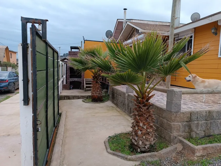 Comfortable and beautiful yellow house - Image 1
