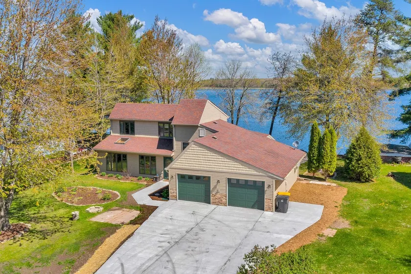 Lake Home, 100' frontage, 15 min to Sentry Golf - Image 1