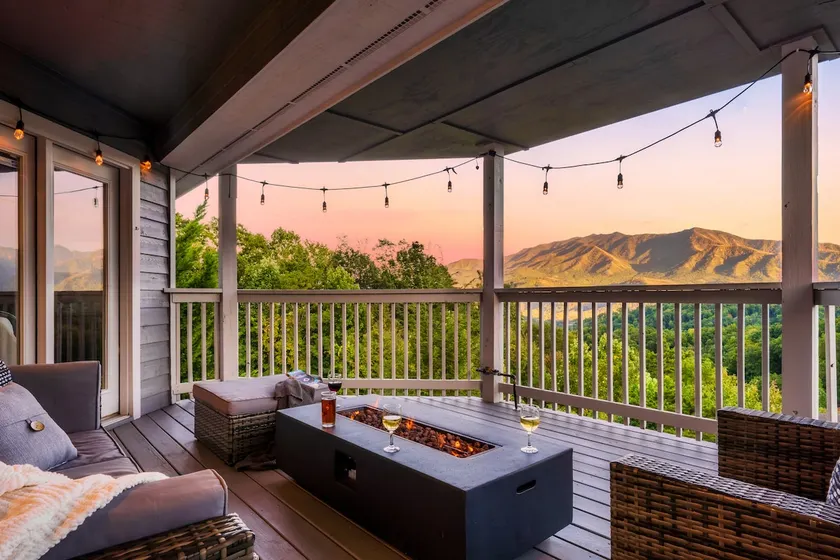 Smoky Mtn View, Hot Tub, Pool Access, Gatlinburg - Image 1