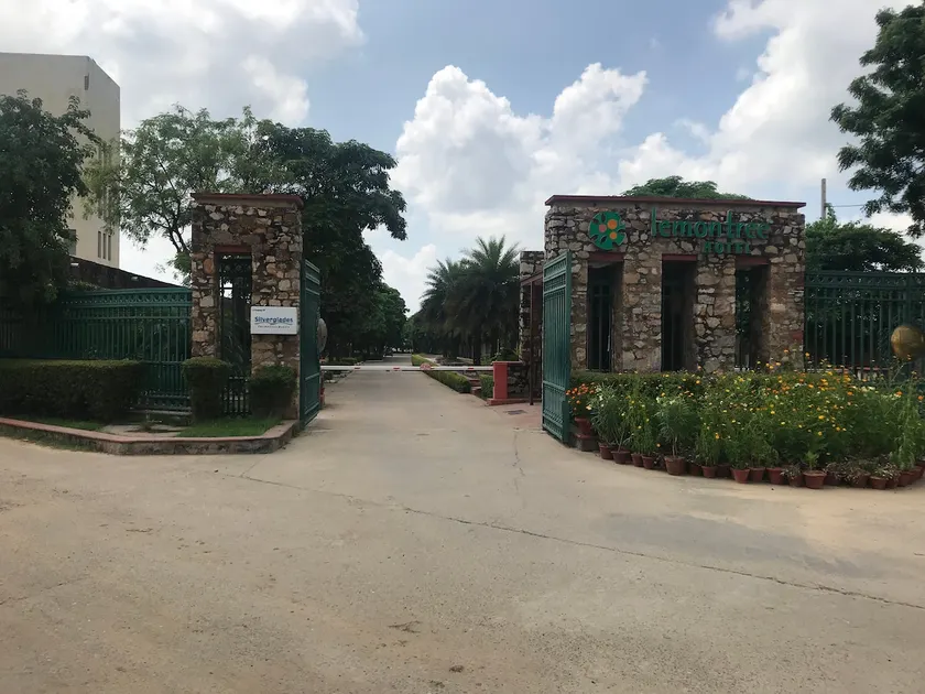 Premium Apartment in Tarudhan Valley Golf Resort - Image 1