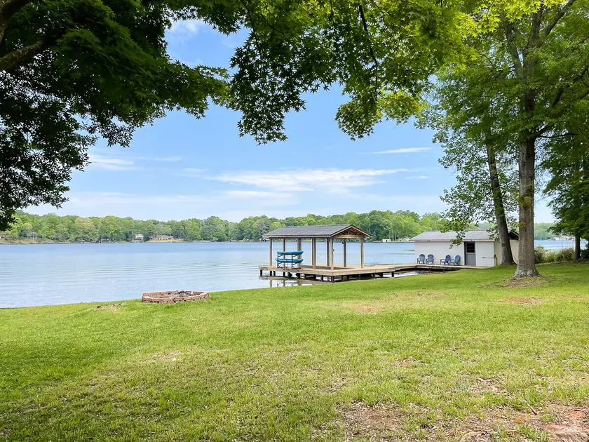 Serenity On Broadway Lake - Image 1
