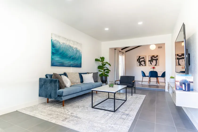🌟 Modern, Luxurious 2BR home w 1car garage. - Image 1