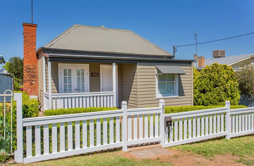 Cowra Cottage - Image 1