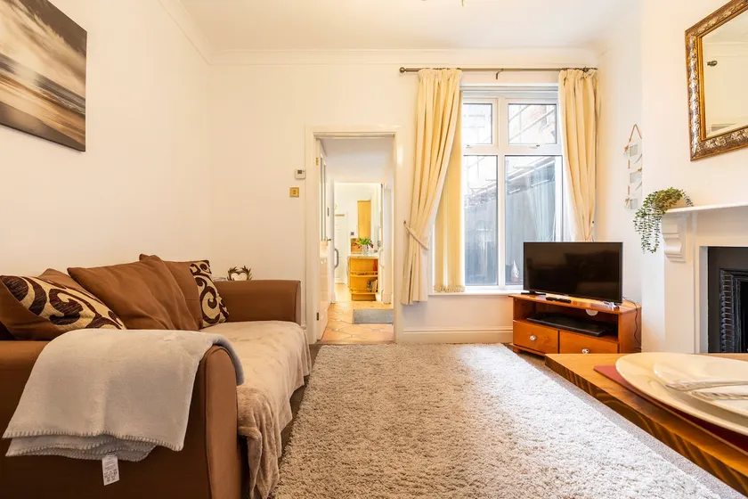 Shelley’s Seaside Stay (Garden/ Double Drive) - Image 1