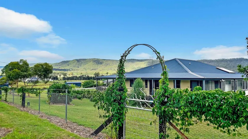 PEBBLEBROOK || an escape to the country - Image 1