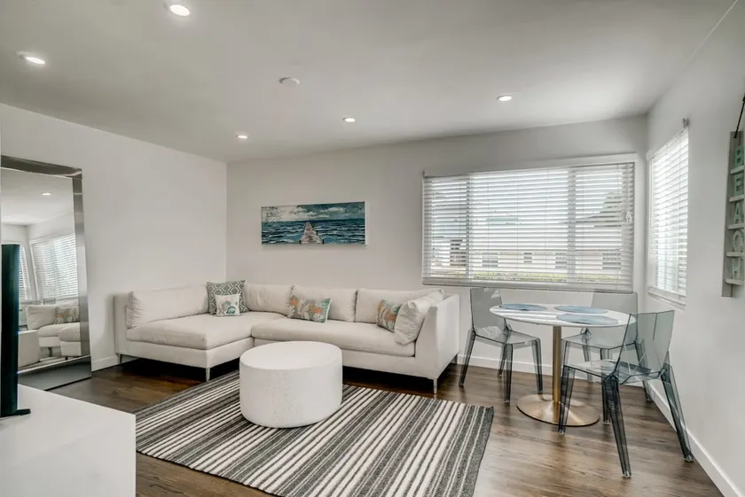 Modern Coronado Coastal Stay | Dog Friendly - Image 1