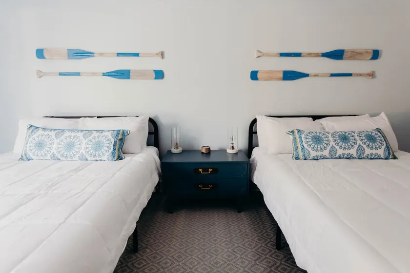 Amonette Bend Room, Lakeside Inn at Dale Hollow - Image 1