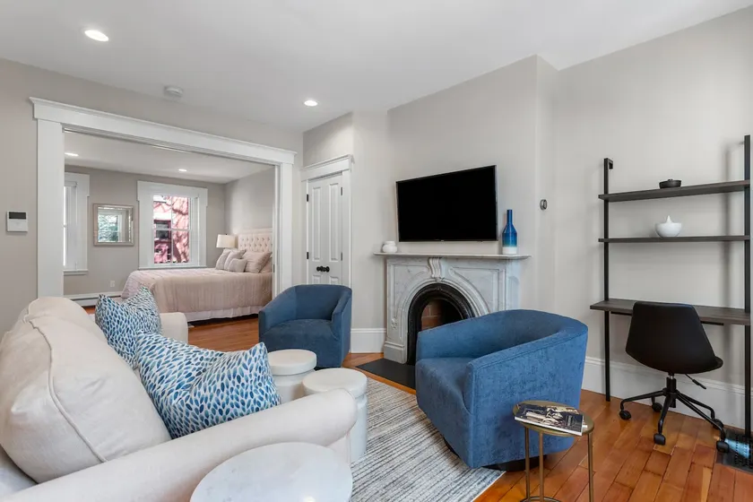 Large 1+bed in historic Charlestown, Boston! - Image 1