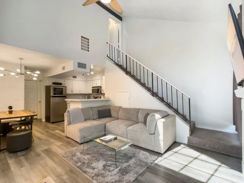 Modern on May-Walk to Sloan Park-2 miles to ASU! - Image 1