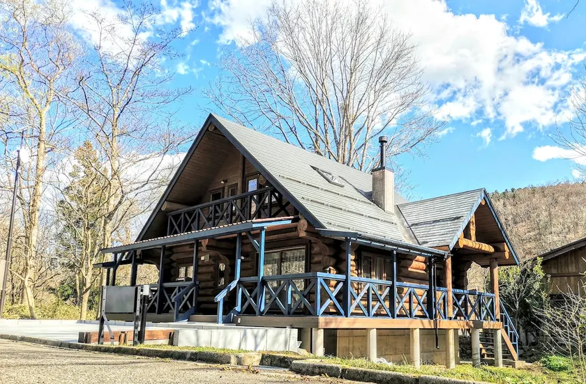 BIGFOOT: Authentic hand-cut log house in the forest for up to 6 people - Image 1