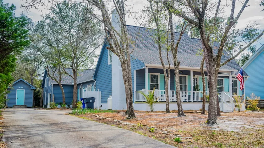 Sleeps 18, Pet-friendly, 1 Block to Beach Access, GAMEROOM Firepit, Dbl. Master - Image 1