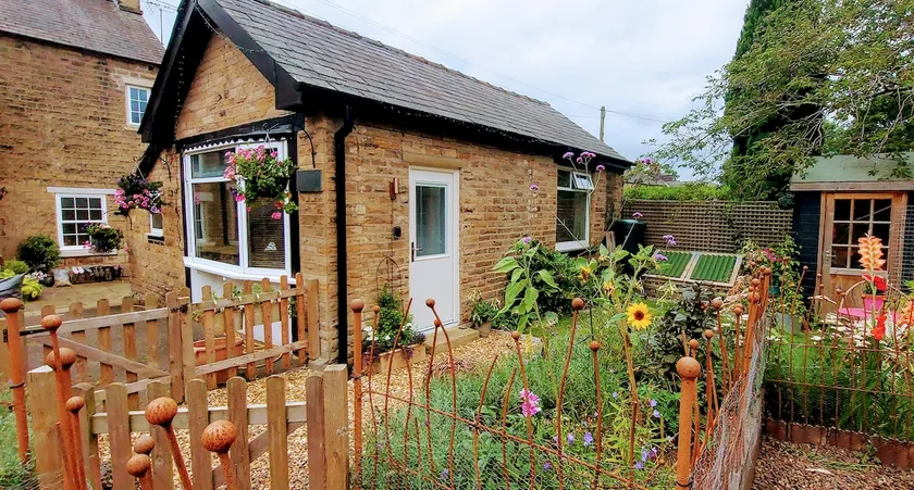 Primrose Cottage in the Peak District - Image 1