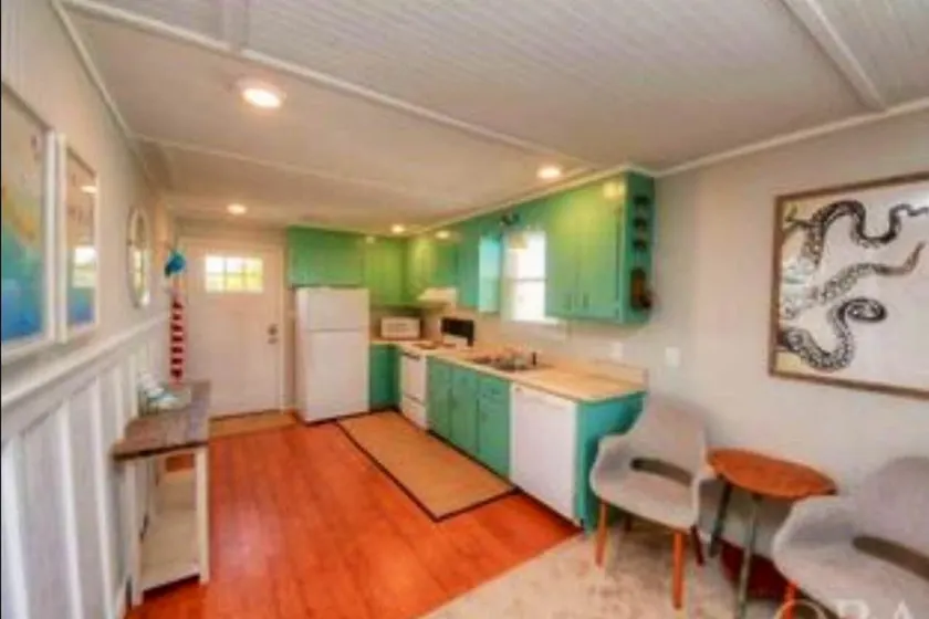 Happy Holiday Home! Pet-Friendly, Walk to Beach! - Image 1