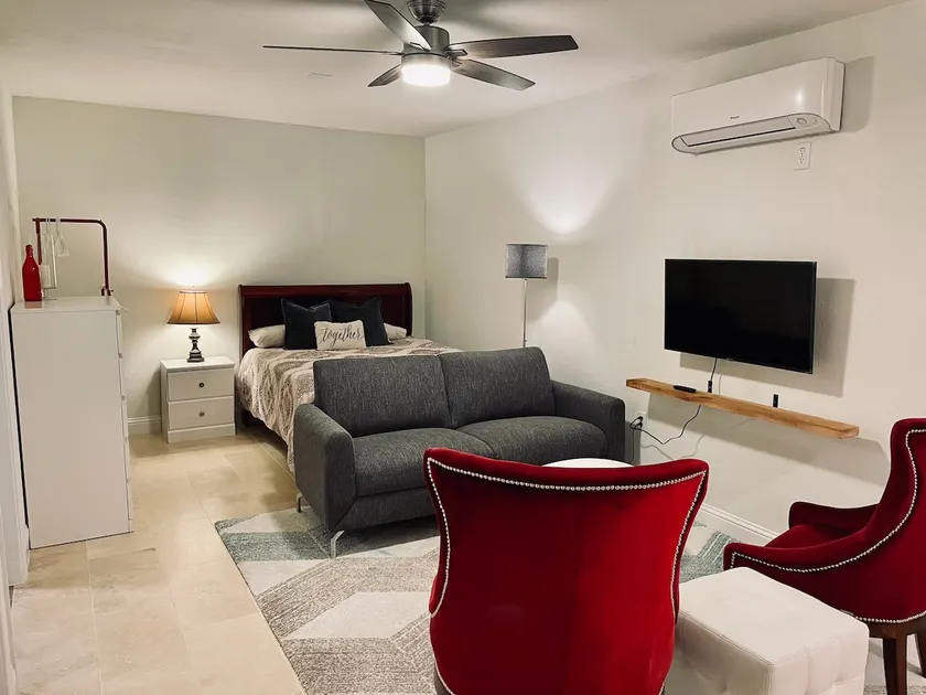 5-⭐️ Houston Centric Private Apartment - Image 1