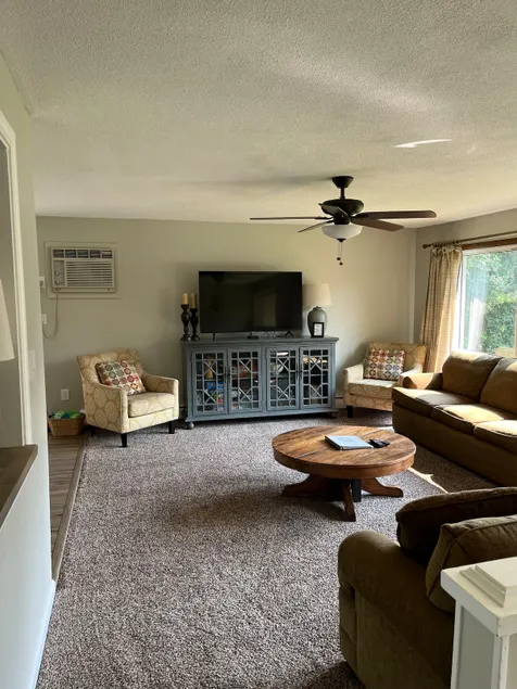 3000 sq feet with stocked kitchen and huge mudroom - Image 1