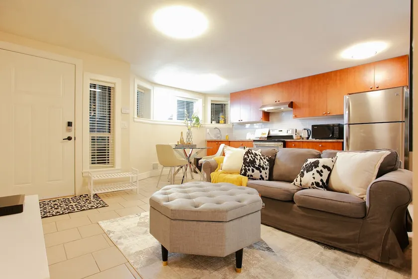 Burnaby Cozy suite Near Skytrain - Image 1