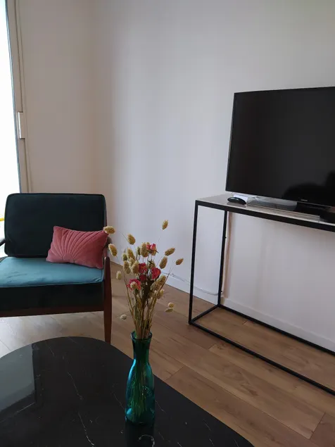 Spacious | Mountain View | Parking available - Image 1