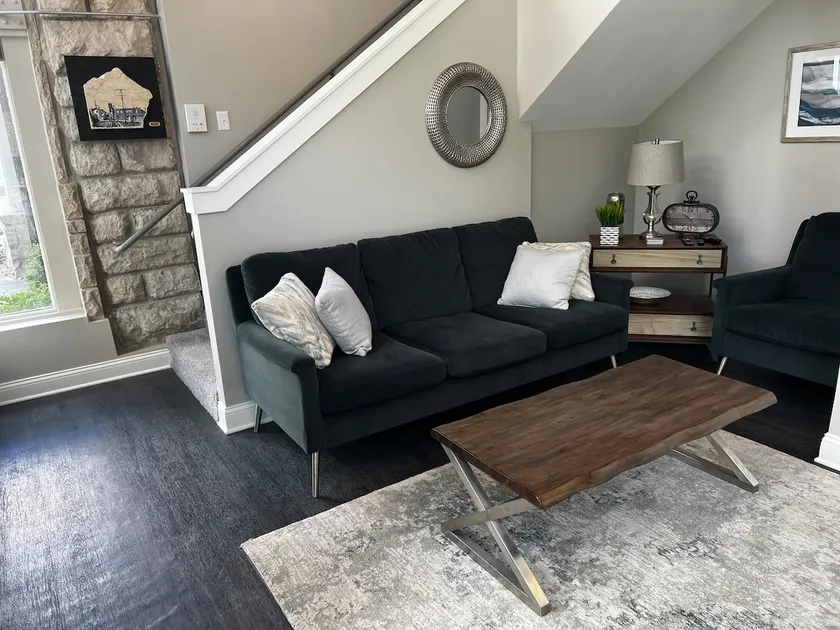 Downtown Luxury Penthouse Suite with rooftop deck! - Image 1