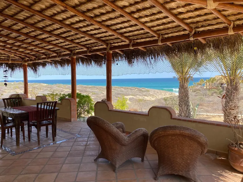 Charming Beach Bungalow with Ocean View, Starlink and AC! - Image 1